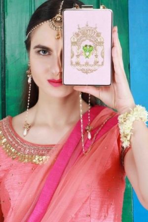 embroidered woman clutch