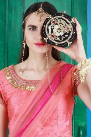 hand embroidered woman handbag