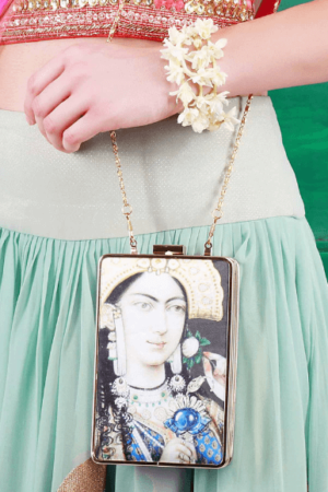 royal print clutch woman