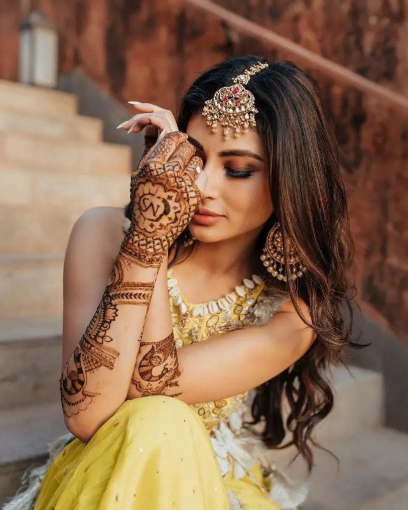 mouni roy mehendi design